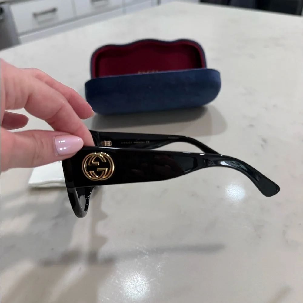Gucci Black Cat-Eye Sunglasses with Dark Lenses GG0142SA 55MM.20.140